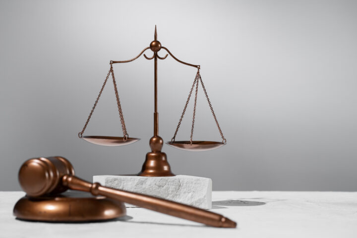 Pode o juiz determinar a instauração de inquérito policial ou a inclusão do nome de determinada pessoa como investigado em um procedimento investigatório?